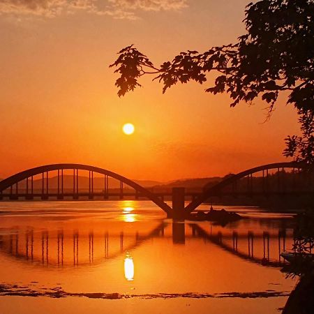 Отель Watersedge Seaviews Кенмар Экстерьер фото